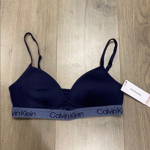 NWT Calvin Klein Triangle bra - Sz. Small